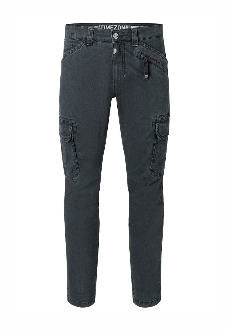 Zwarte cargobroek met een slim fit, voorzien van meerdere zakken, een ritssluiting-zijzak en een gestructureerde stof. Tailleband met merk "TIMEZONE."