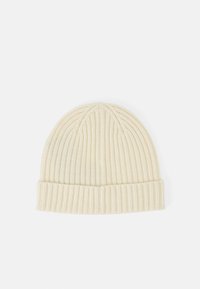 Berretto lavorato a maglia color crema con texture a coste, dotato di risvolto e parte superiore senza cuciture per una vestibilità aderente. Materiale morbido e elastico.