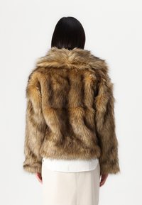 Gina Tricot Kratki kaputi - brown melange