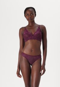 Triumph AMOURETTE CHARM - Reggiseno a triangolo - deep burgundy