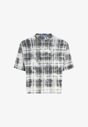 Trumpas rankovėmis, trumpas viršus iš lengvos medžiagos, su juodai, baltais ir pilkais languotais raštais, apvaliu iškirpimu ir logotipo akcentais.