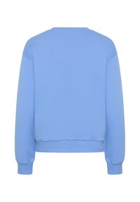 Sweat-shirt bleu clair à manches longues avec poignets, taille et col rond côtelés, vu de dos sur fond blanc.