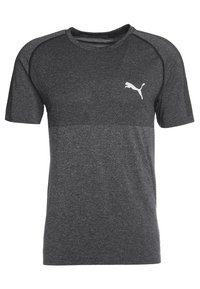 Krátký rukáv, sportovní tričko, tmavě šedé s texturovanou horní částí, hladkou spodní částí, s bílým logem Puma na hrudi.