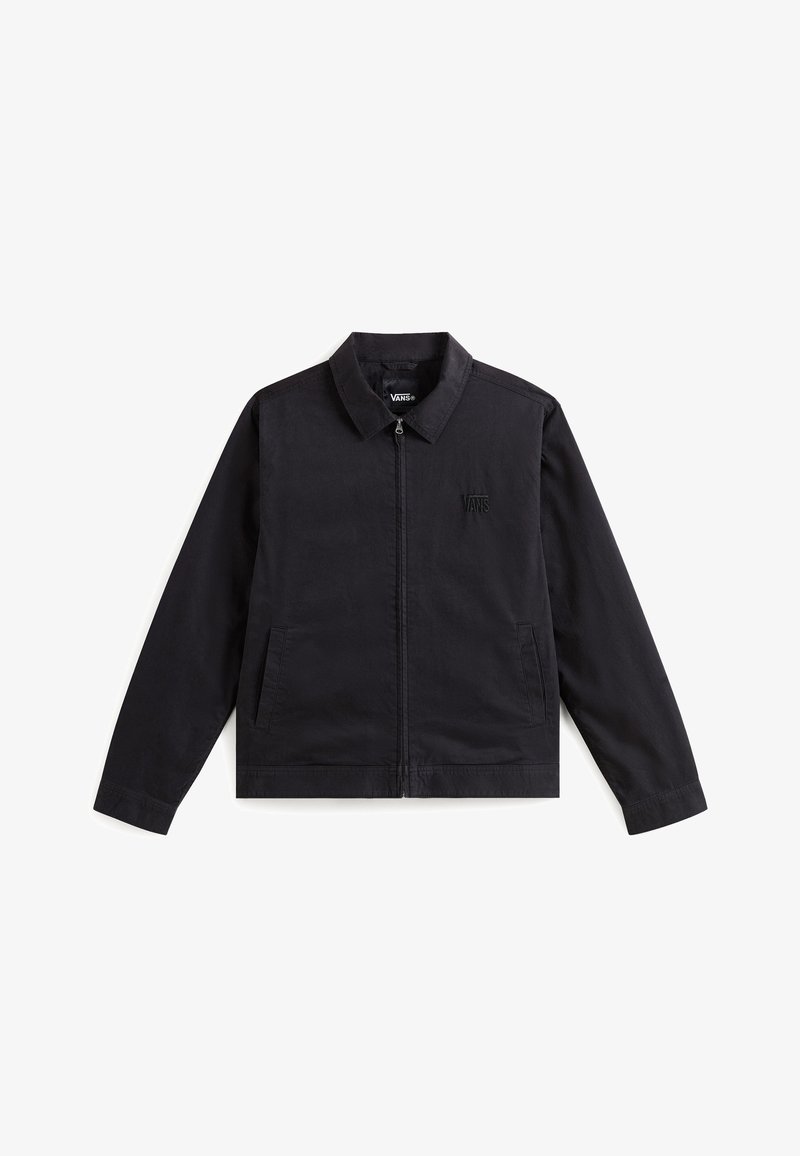 Černá, lehká bunda se zipem, špičatým límcem a bočními kapsami. Disponuje jemným embosovaným logem na hrudi.