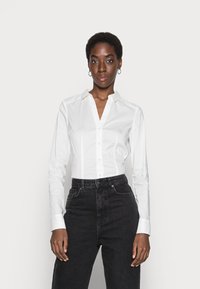 Vero Moda Tall VMLADY G STRING - Košilová halenka  - snow white