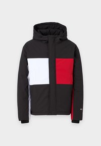 Doudoune color block noire, rouge et blanche avec capuche, dotée d'une fermeture éclair à l'avant, de poignets élastiques et d'un logo sur la manche.