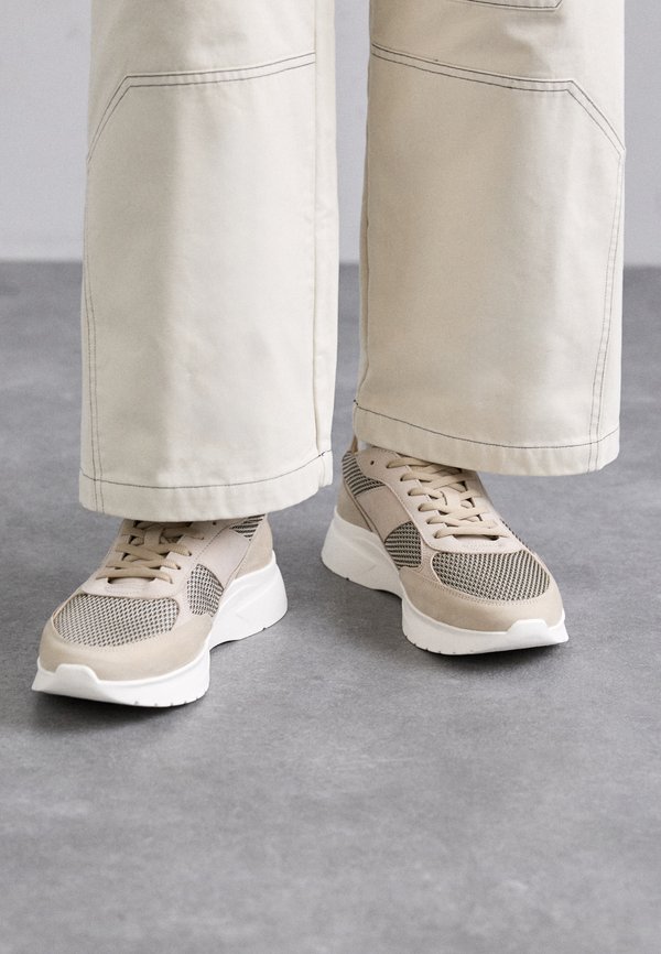 JET RUNNER - Trainers - beige