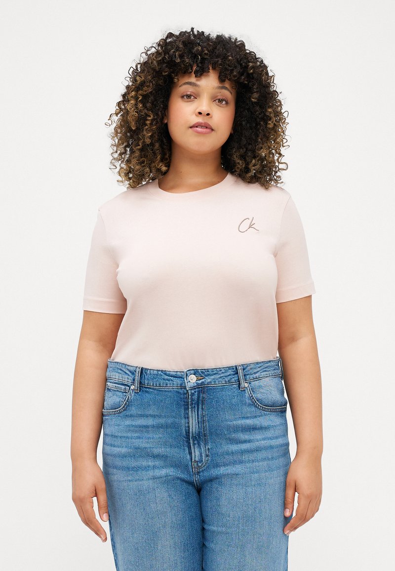 Calvin Klein Jeans Plus EMBROIDERED REGULAR TEE - Βασικό μπλουζάκι - peach whip