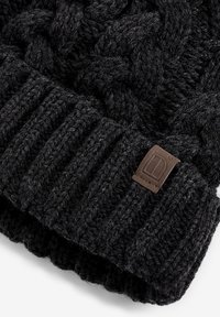Next KNITTED POM HAT - Czapka