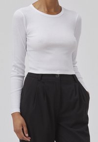 Modström IGOR CROP - Top s dlhým rukávom - offwhite