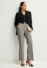 Next REGULAR FIT - Pantalon classique - brown check