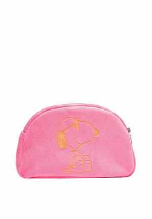 Pochette rose zippée représentant le contour orange de Snoopy portant des lunettes de soleil, assis et face à droite, sur fond blanc.