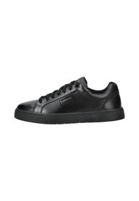 Zwarte lage sneakers met veters, bovenwerk van glad leer en "S. Oliver" merkbranding aan de zijkant en zool, weergegeven in profielweergave.