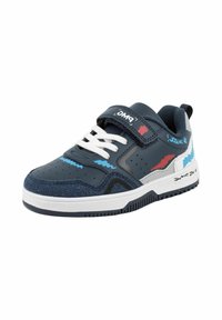 Sneaker blu navy con lacci bianchi e cinturino in velcro. Presenta dettagli testurizzati in rosso e azzurro chiaro, e una punta glitterata a fantasia.