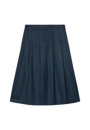 Gonna plissettata blu navy con una trama liscia e sottili righe verticali, dotata di chiusura con bottone e vita.