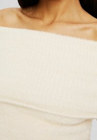 Bershka Strickpullover - sand