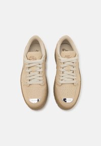 Jordan AIR JORDAN 1 BROOKLYN - Sneakers - rattan/desert camo