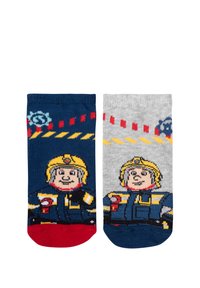 Calze di cotone con grafica di un pompiere. Una calza è blu scuro con accenti rossi, l'altra è grigia con un motivo colorato.