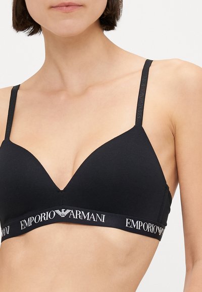 Melna trīsstūra formas krūšturis ar regulējamām siksnām un platu joslu ar izspiestu "Emporio Armani" logotipu. Gluda kokvilnas materiāls.