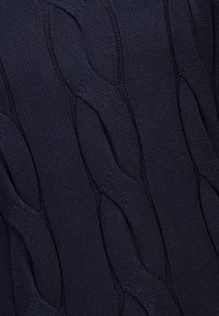 Lindbergh MEGA CABLE ROLL-NECK - Stickad tröja - navy