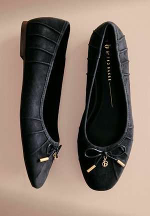 B by Ted Baker, Balerínky - navy