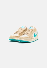 Jordan AIR JORDAN 1 SE  - Sneakers laag - sesame/dusty cactus/glacier blue/sail/coconut milk