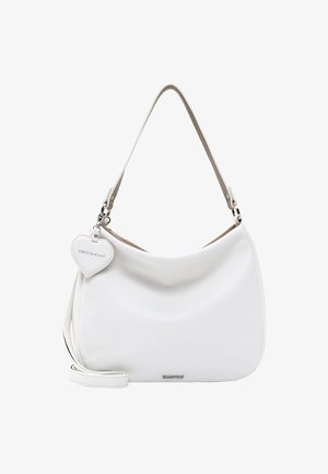 Witte leren schoudertas met een afgeronde vorm, een afneembare hartvormige tag en een contrasterende lichtbruine schouderband. Zachte, gestructureerde oppervlakte.