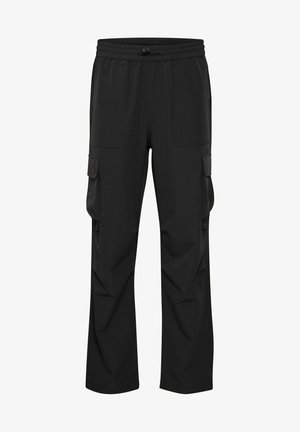 Pantalones cargo negros hechos de un tejido ligero, con una cintura elástica, detalle de cordón y múltiples bolsillos laterales.