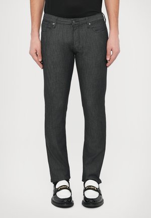 POCKETS PANT - Prigludę džinsai - black denim