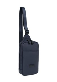 Borsa a tracolla blu navy realizzata in tessuto texturizzato, con chiusura superiore a zip, tracolla regolabile e tasca frontale con dettaglio del logo.