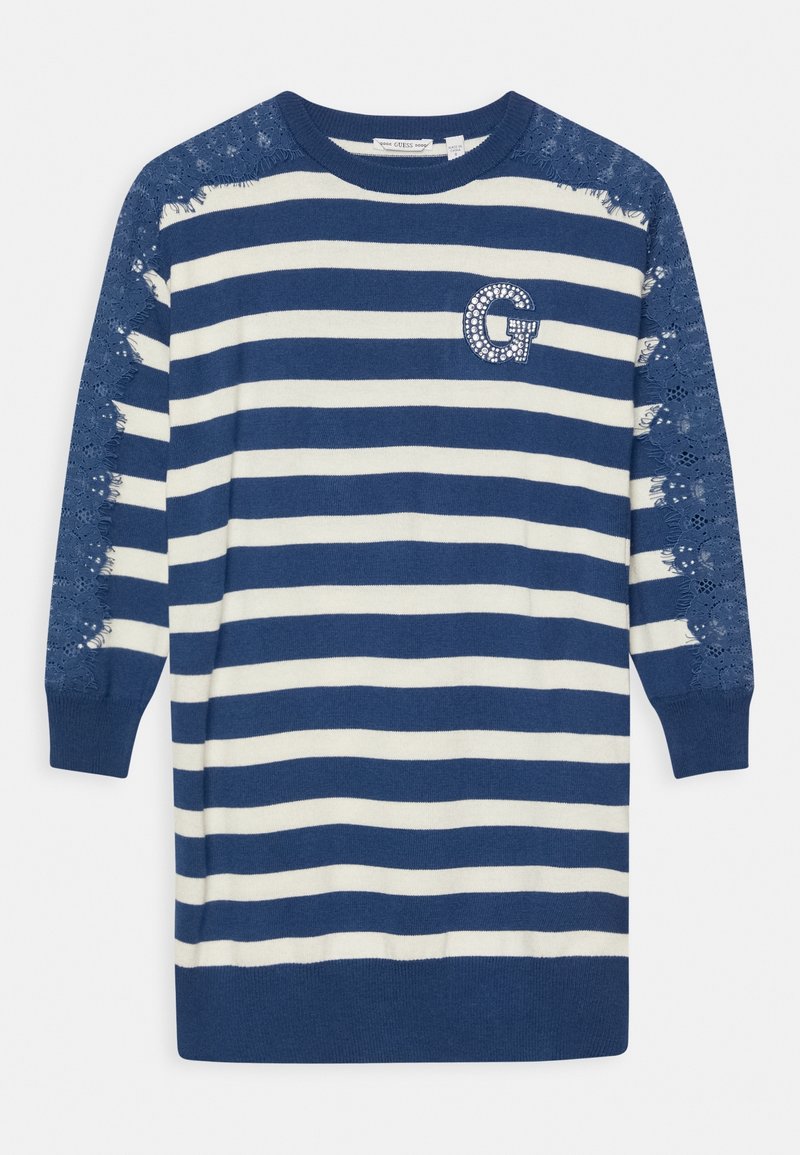 Gestreiftes Strickkleid mit marineblauen und weißen Streifen, Spitzenakzenten an den Ärmeln und einem mit Strassbesetzten "G"-Logo auf der Brust.