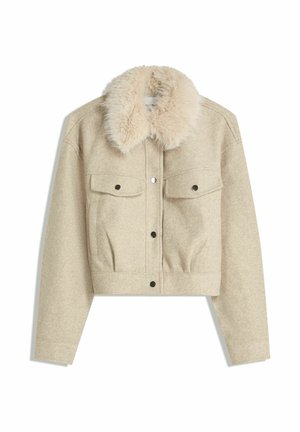 Beige kort jacka i ullblandning med en krage av pälsimitation, två bröstfickor och tryckknappsstängning. Mjuk textur.