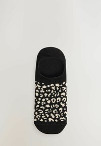 Șosetă neagră cu un model precis de leopard în alb, având un design cu croială joasă și o textură moale, ideală pentru purtarea casual.