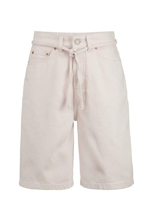 Shorts in denim rosa pallido a vita alta con bottone frontale, cintura in tessuto annodata, tre tasche frontali e dettagli con rivetti in rame.