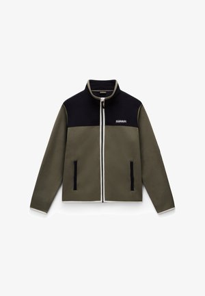 Polarowa kurtka z wysokim kołnierzem, w kolorze oliwkowym i granatowym w bloki, z białymi akcentami oraz dwoma bocznymi kieszeniami. Zamek błyskawiczny.