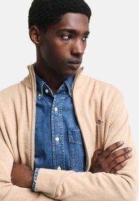 GANT CASUAL ZIP - Chaqueta de punto - khaki mel