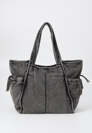 Grijze spijkerstof tote bag met dubbele schouderbanden, ruim hoofdvak en twee buitenste trekkoordzakken aan elke kant.