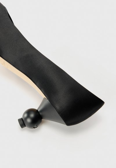 WEEKEND MaxMara RENZASATIN - Klasické lodičky - nero