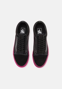 Vans OLD SKOOL UNISEX - Joggesko - sour power/hot pink