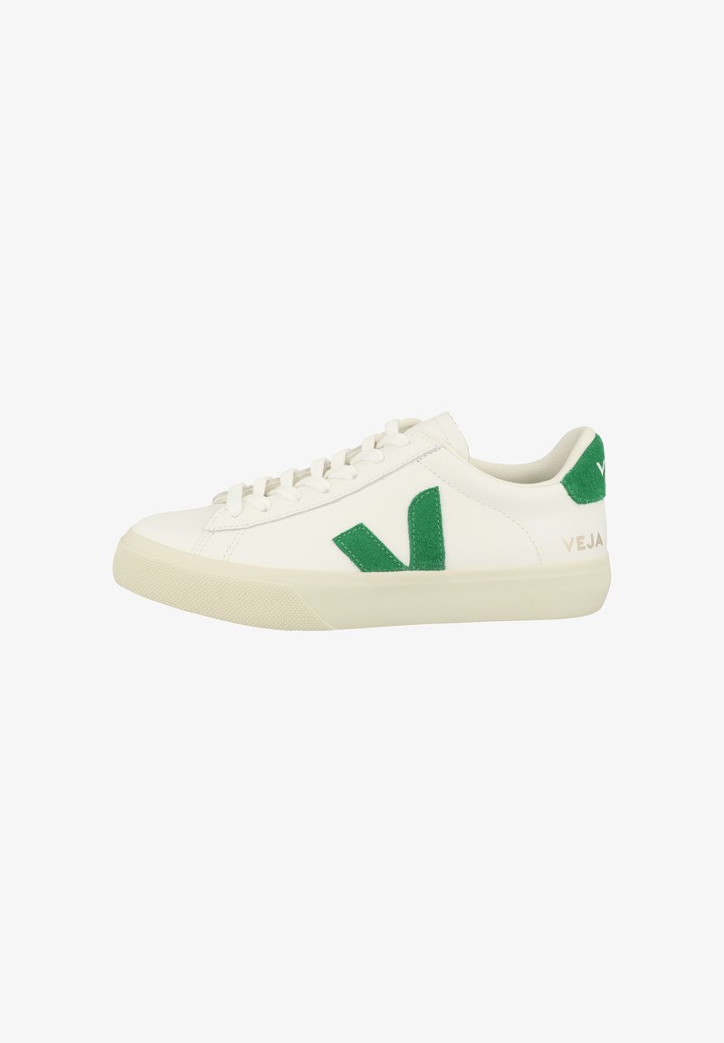 Sneakers bianchi in pelle, con dettagli in suede verde, punta arrotondata, suola piatta e design classico con lacci. Marchio sul tallone.
