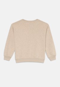 Beige pulóver, hosszú ujjakkal, bordás mandzsettákkal és szegéllyel, puha, texturált anyaggal és egyszerű dizájnnal.