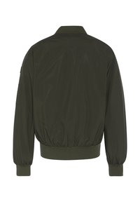 Chaquetón bomber verde oliva, material de nylon ligero, puños y dobladillo acanalados, cuello clásico, presenta un bolsillo lateral con solapa.
