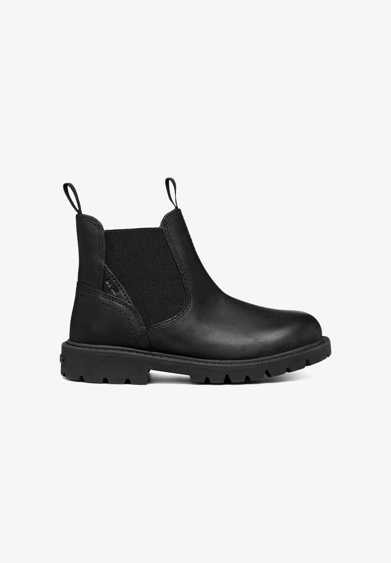Botte Chelsea en cuir noir avec panneaux latéraux élastiques, languettes au talon et à la cheville, et semelle épaisse et robuste.