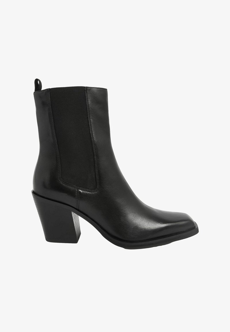Czarne skórzane botki sięgające kostki z kwadratowym noskiem, elastycznymi bocznymi panelami i masywnym wysokim obcasem. Gładka faktura z eleganckim designem.