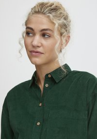 b.young LOOSE SHIRT - Camicia - botanical garden