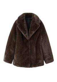 Bruine jas van nepbont met een brede reverskraag, zachte textuur en lange mouwen. Voorzien van een verborgen knoopsluiting en een losvallend silhouet.