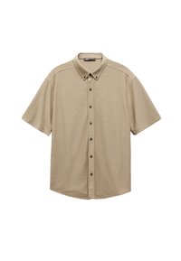 Camisa de manga corta en tono beige, con cuello de solapa, que presenta cierre de botones y rayas horizontales texturizadas. Tejido ligero con un corte relajado.