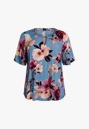 Blouse fleurie en tissu léger. Elle présente des manches courtes, un col rond avec une découpe, et un fond bleu orné de fleurs roses et bordeaux.