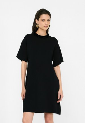 WITH SEQUINS - Svetríkové šaty - black