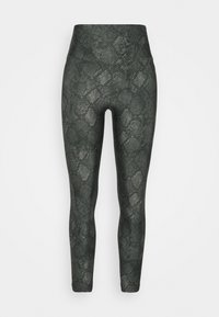 Höga leggings i ett mörkgrönt ormskinnsmönster. Slät textur med en figursydd siluett, ingen synlig hårdvara eller detaljer.